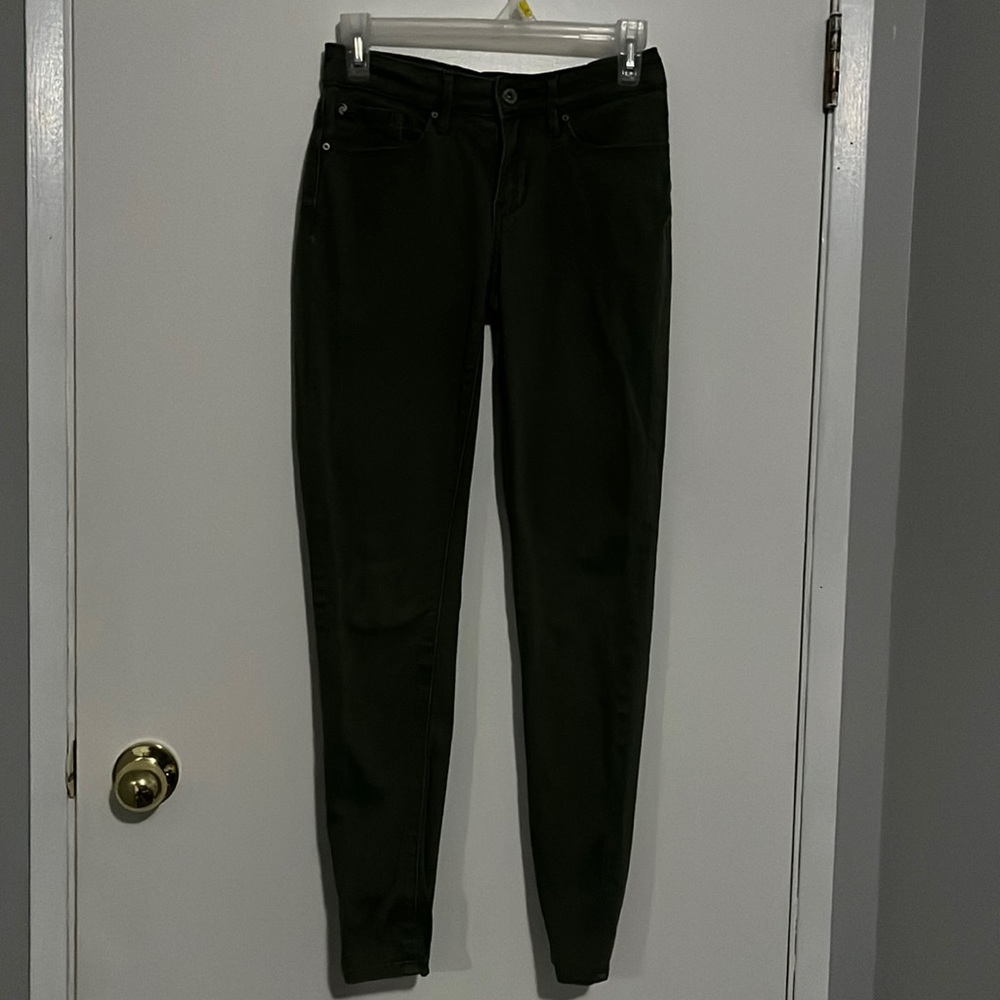 Size: 4M. Line 9. 98% Cotton 2% Elastane.
